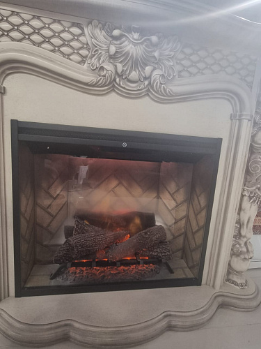 Каминокомплект Windsor - Слоновая кость с патиной с очагом Revillusion RBF30 (выставочный образец)_1